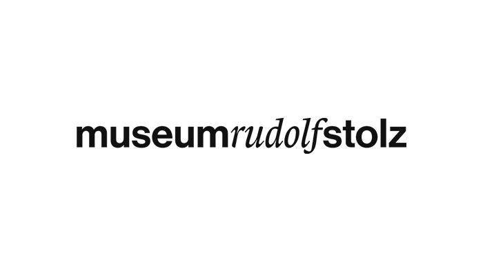 Logo mit der Aufschrift „Museum Rudolf Stolz“ in schwarzer Schrift auf weißem Hintergrund. - HJPA Pro